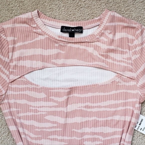 DEREK HEART Trendy Peekaboo T-Shirt - Picture 5 of 7